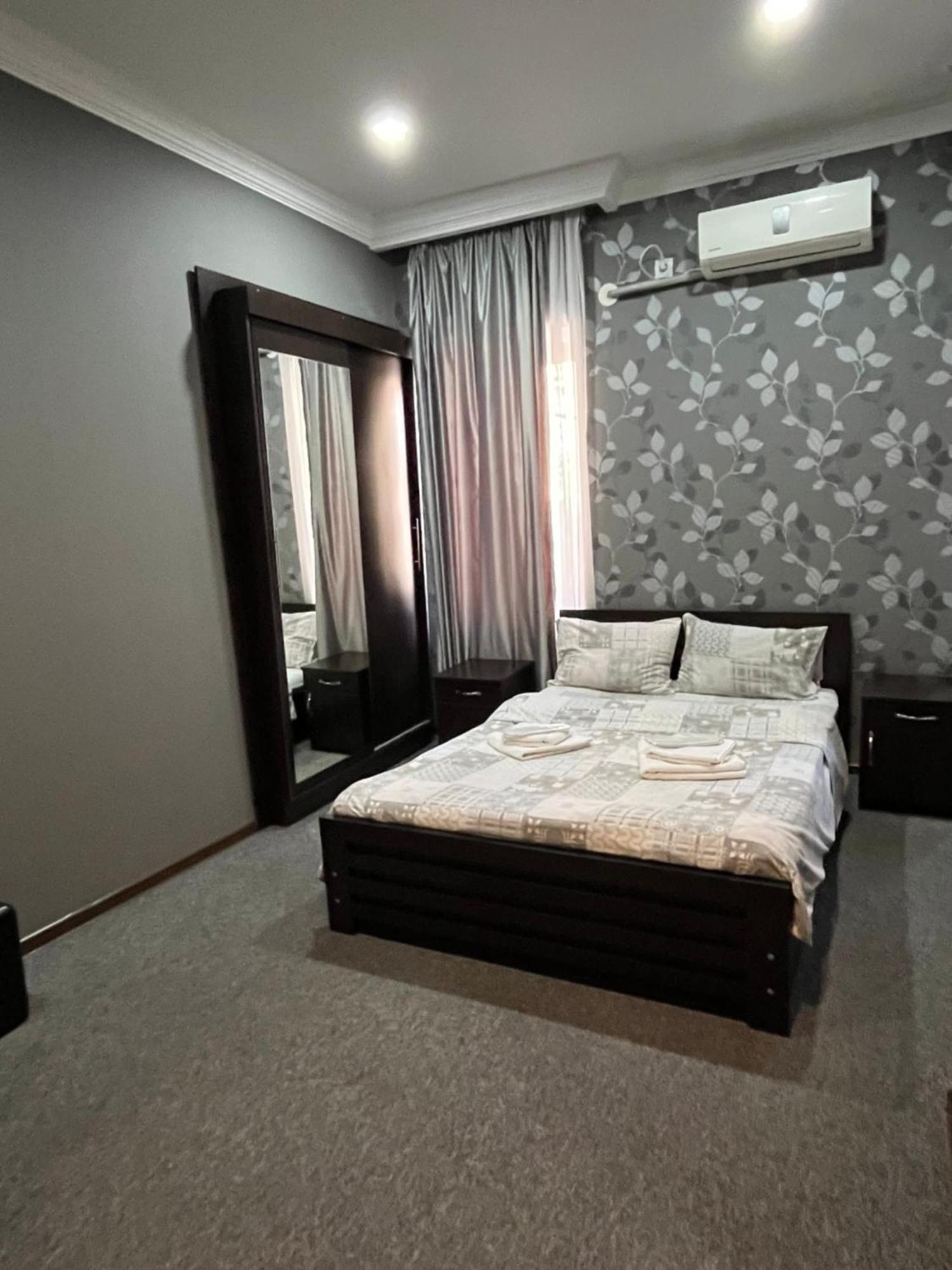7 Rooms Tbilisi Esterno foto