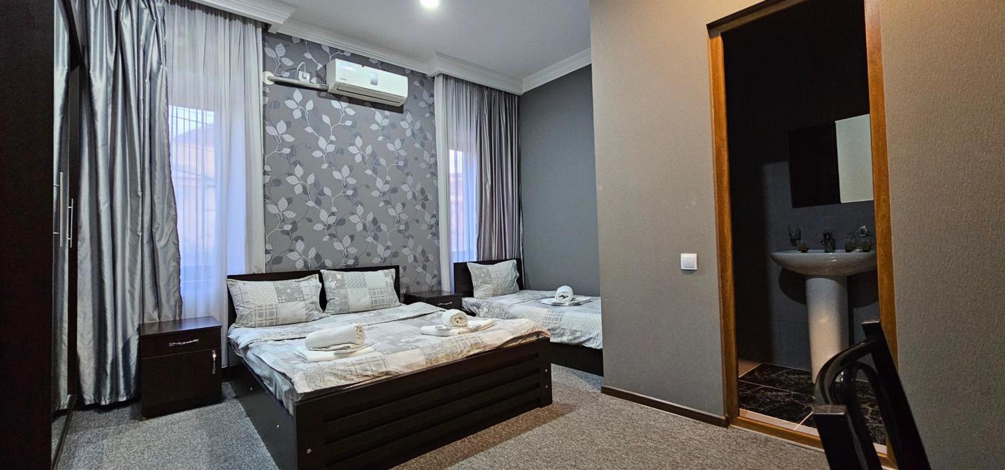 7 Rooms Tbilisi Esterno foto