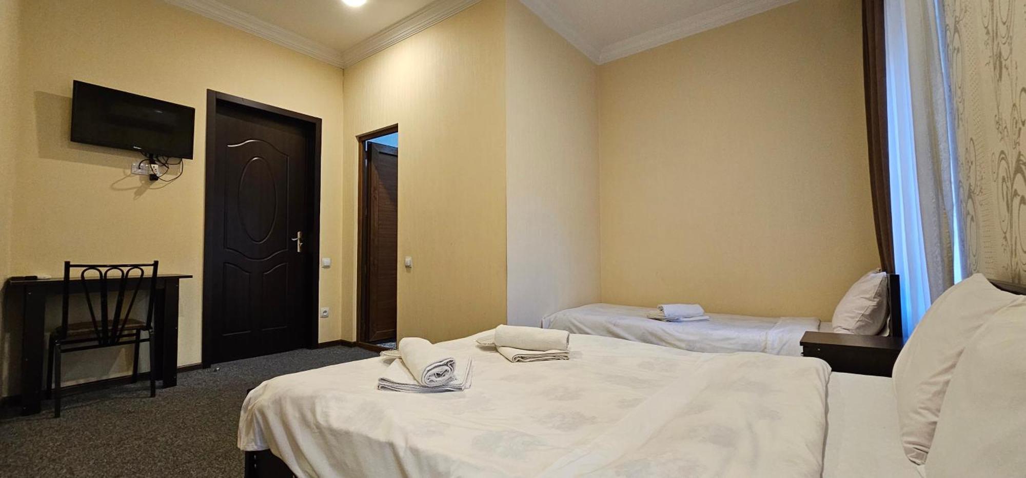 7 Rooms Tbilisi Esterno foto