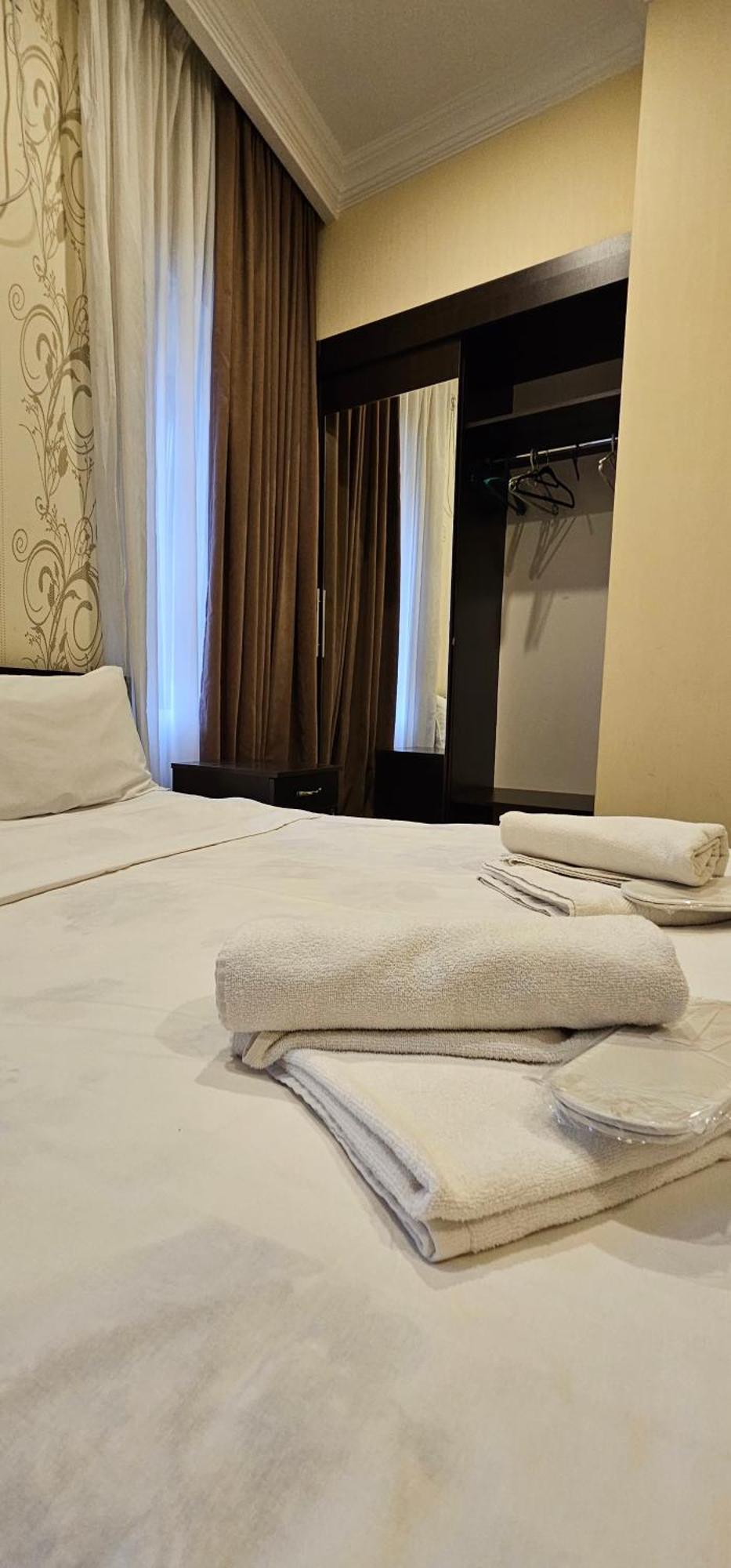 7 Rooms Tbilisi Esterno foto